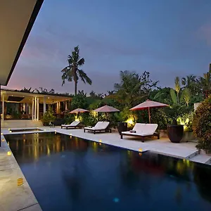 https://villa-mona.hotelsseminyak.net